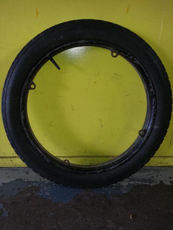 Tyre_old car.jpg